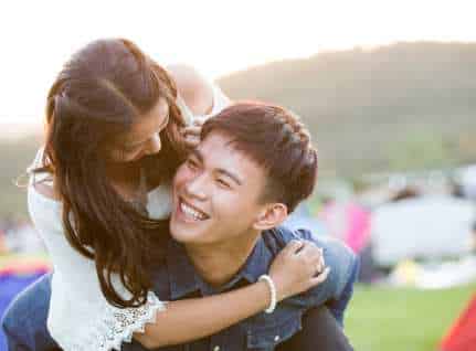 happy couples after attending online counselling in kerala from healmind